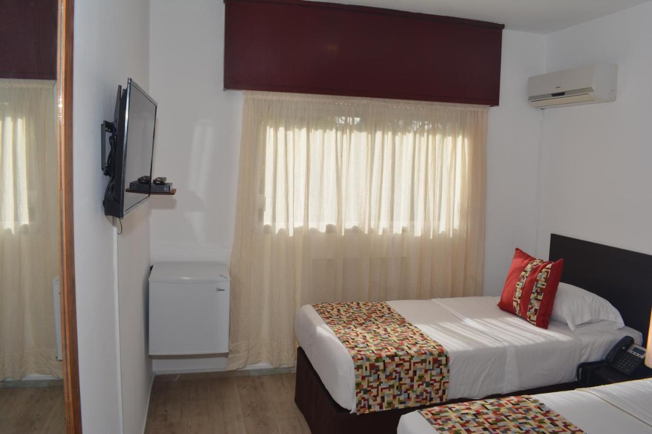 Hotel Express マルドナド エクステリア 写真